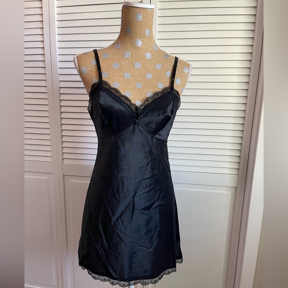Vintage 1950’s Van Raalte black slip
